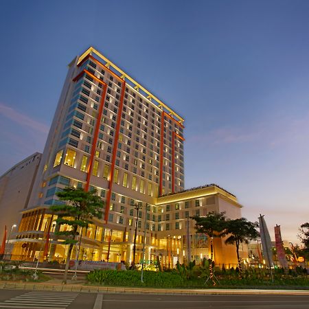 Harris Hotel & Conventions Bekasi Exterior photo