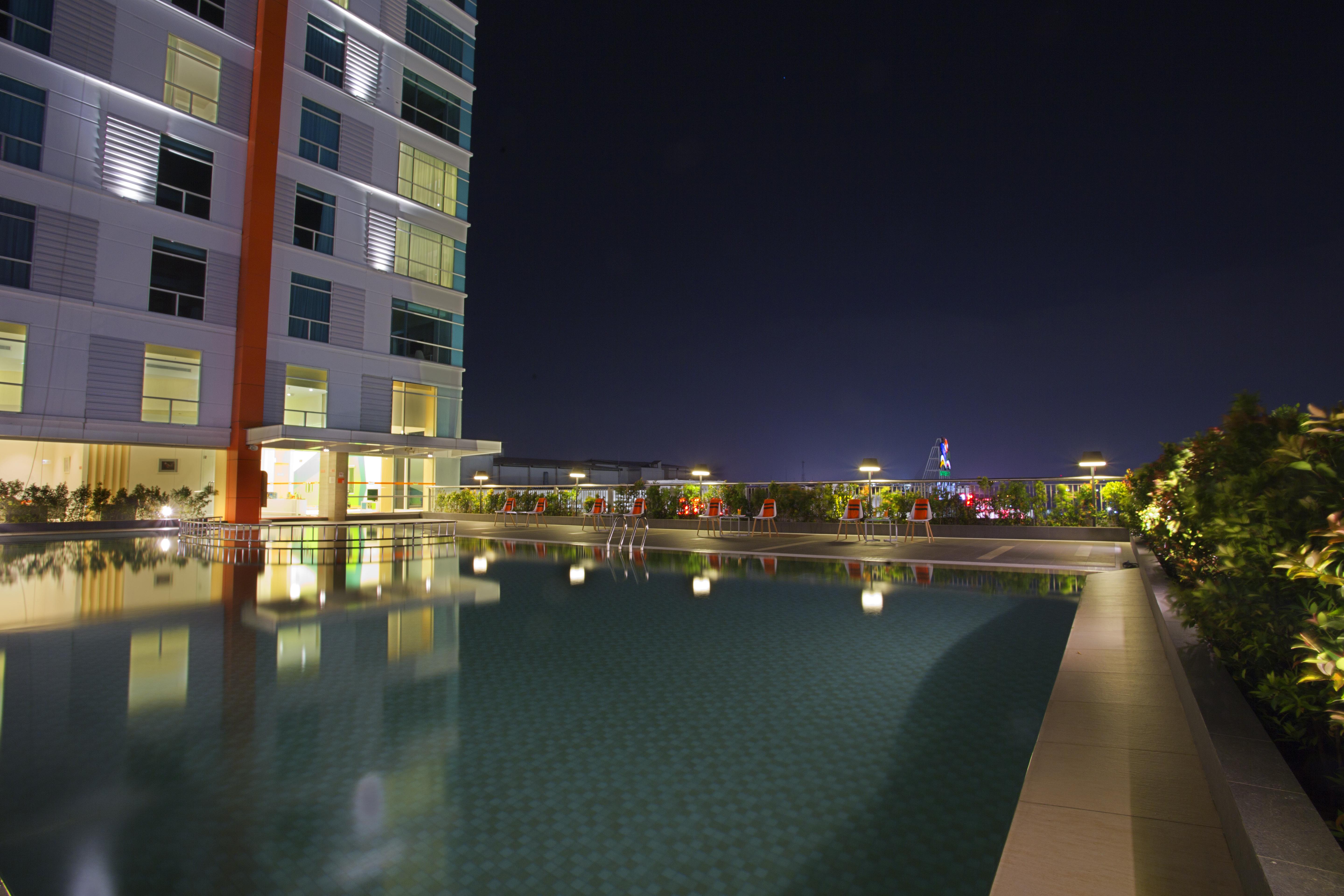 Harris Hotel & Conventions Bekasi Exterior photo